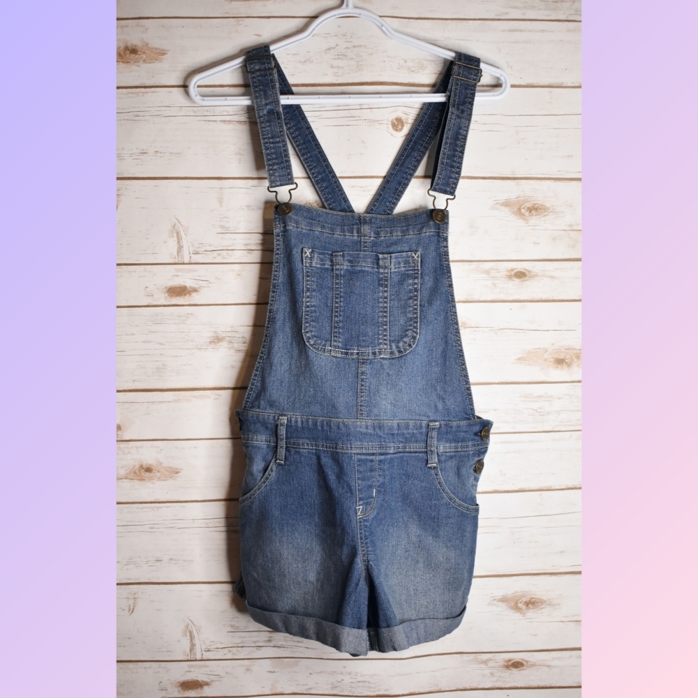 Wallflower Size M Overall Shorts with Pockets and Adjustable Straps